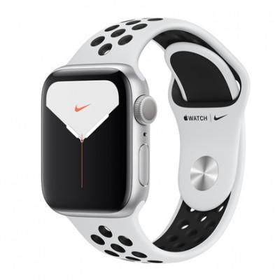 Apple Watch Series 5 Nike+ GPS, 40mm, корпус из алюминия серебристого цвета, спортивный ремешок цвета «чистая платина/чёрный»